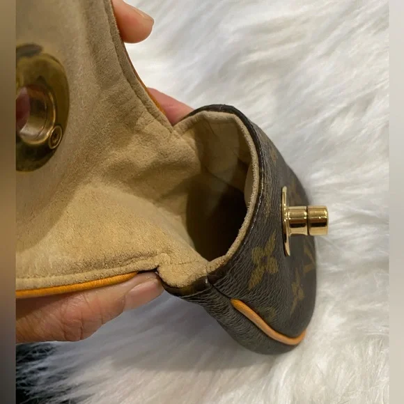 LV authentic Limited Key pouch in monogram - Picture 12 of 16